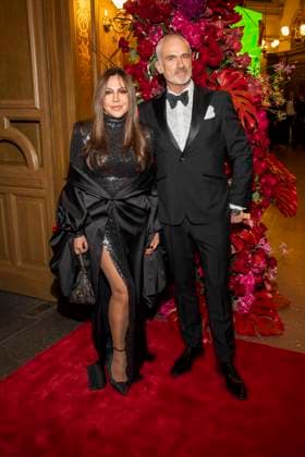 Simone Thomalla mit Rene M. auf dem roten Teppich zu Gast im Ballsaal beim 100 Sepmper Oernball in der Semper Oper in Dresden am 6.Februar 2026 Sachsen Deutschland