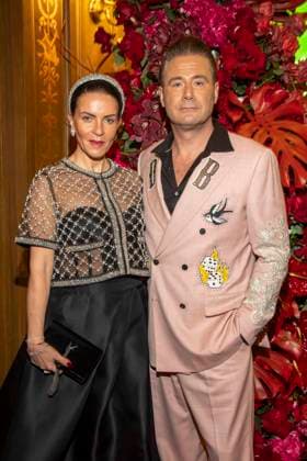 Julia Roentgen-Schmitz und Sasha Ehepaar auf dem roten Teppich zu Gast im Ballsaal beim 100 Sepmper Oernball in der Semper Oper in Dresden am 6.Februar 2026 Sachsen Deutschland