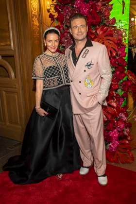 Julia Roentgen-Schmitz und Sasha Ehepaar auf dem roten Teppich zu Gast im Ballsaal beim 100 Sepmper Oernball in der Semper Oper in Dresden am 6.Februar 2026 Sachsen Deutschland