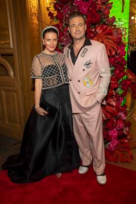 Julia Roentgen-Schmitz und Sasha Ehepaar auf dem roten Teppich zu Gast im Ballsaal beim 100 Sepmper Oernball in der Semper Oper in Dresden am 6.Februar 2026 Sachsen Deutschland