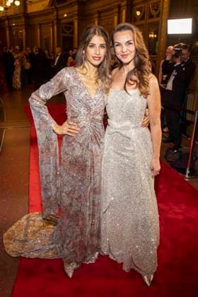 Cathy Hummels und Annika Lau auf dem roten Teppich zu Gast im Ballsaal beim 100 Sepmper Oernball in der Semper Oper in Dresden am 6.Februar 2026 Sachsen Deutschland