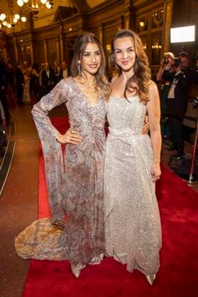 Cathy Hummels und Annika Lau auf dem roten Teppich zu Gast im Ballsaal beim 100 Sepmper Oernball in der Semper Oper in Dresden am 6.Februar 2026 Sachsen Deutschland