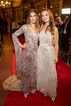 Cathy Hummels und Annika Lau auf dem roten Teppich zu Gast im Ballsaal beim 100 Sepmper Oernball in der Semper Oper in Dresden am 6.Februar 2026 Sachsen Deutschland
