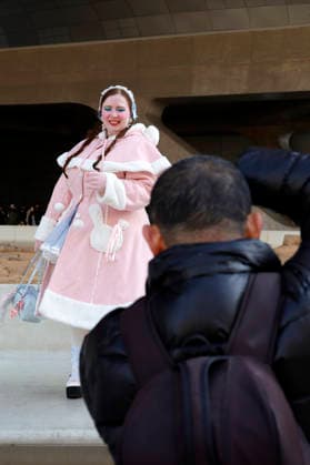 Seoul Fashion Week in Seoul, South Korea Fashion enthusiasts pose for photographers outside the venue of the 2026 F W Seoul Fashion Week in Seoul, South Korea on February 07, 2026. Seoul South Korea  Copyright: xMatrixxImages JungxUi-Chelx
