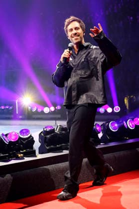 Max Giesinger bei der Premiere der Eisrevue Holiday on Ice - Cinema of Dreams in der Barclays Arena. Hamburg, 06.02.2026