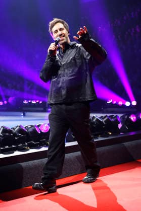 Max Giesinger bei der Premiere der Eisrevue Holiday on Ice - Cinema of Dreams in der Barclays Arena. Hamburg, 06.02.2026