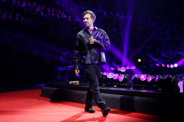 Max Giesinger bei der Premiere der Eisrevue Holiday on Ice - Cinema of Dreams in der Barclays Arena. Hamburg, 06.02.2026