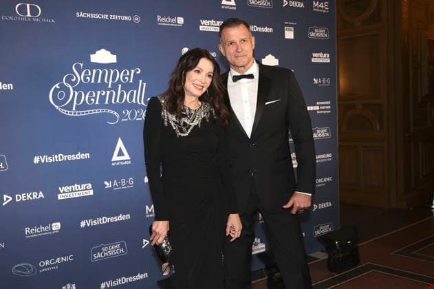 Iris Berben mit Partner Heiko Kiesow beim 18. SemperOpernball 2026 in der Semper Oper. Dresden, 06.02.2026