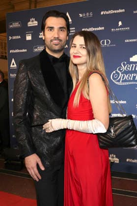 Jonathan Tetelman mit Ehefrau Andreea beim 18. SemperOpernball 2026 in der Semper Oper. Dresden, 06.02.2026