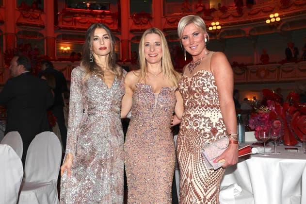 Cathy Hummels, Stefanie Hertel und Kamilla Senjo beim 18. SemperOpernball 2026 in der Semper Oper. Dresden, 06.02.2026
