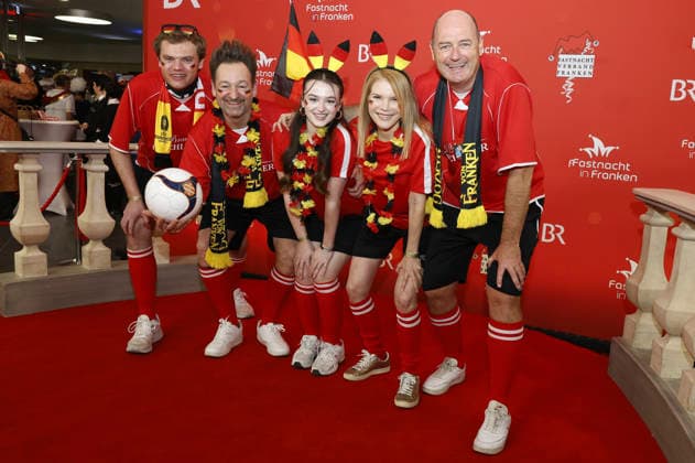 Philipp Schneider, Holger Matthias Wilhelm, Godiva Adela, Silke Popp und Bernhard Ulrich bei der BR-Livesendung Fastnacht in Franken in den Mainfrankensälen. Veitshöchheim, 06.02.2026
