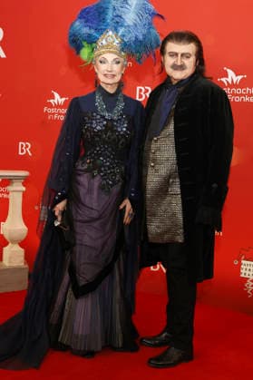 Julia Lehner mit Ehemann Gerd Schmelzer bei der BR-Livesendung Fastnacht in Franken in den Mainfrankensälen. Veitshöchheim, 06.02.2026