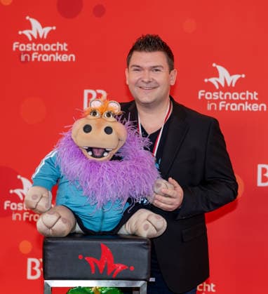Im Bild: Bauchredner Sebastian Reich mit seiner Amanda Veitshoechheim, Mainfrankensaele, 06.02.2026, Fastnacht in Franken 2026 Copyright: HMBxMedia xJulienxBecker
