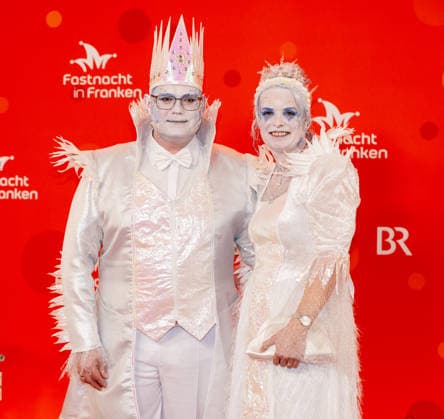 Im Bild: v.li. Der Fraktionsvorsitzende der Landtags-SPD, Holger Grießhammer mit Nicole Grießhammer als Eiskoenige Veitshoechheim, Mainfrankensaele, 06.02.2026, Fastnacht in Franken 2026 Copyright: HMBxMedia xJulienxBecker