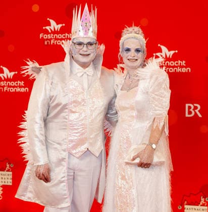 Im Bild: v.li. Der Fraktionsvorsitzende der Landtags-SPD, Holger Grießhammer mit Nicole Grießhammer als Eiskoenige Veitshoechheim, Mainfrankensaele, 06.02.2026, Fastnacht in Franken 2026 Copyright: HMBxMedia xJulienxBecker