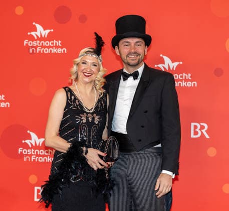Im Bild: v.li Staatssekretaerin bei der Bundesministerin fuer Forschung, Technologie und Raumfahrt, Dr. Silke Launert mit ihrem Begleiter Veitshoechheim, Mainfrankensaele, 06.02.2026, Fastnacht in Franken 2026 Copyright: HMBxMedia xJulienxBecker