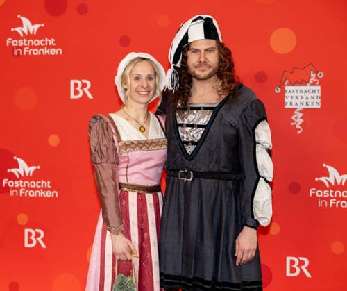 Im Bild: v.li. Frau Anke als Agnes Duerer und Oberbuergermeister von Nuernberg Marcus Koenig (CSU) als Albrecht Duerer Veitshoechheim, Mainfrankensaele, 06.02.2026, Fastnacht in Franken 2026 Copyright: HMBxMedia xJulienxBecker
