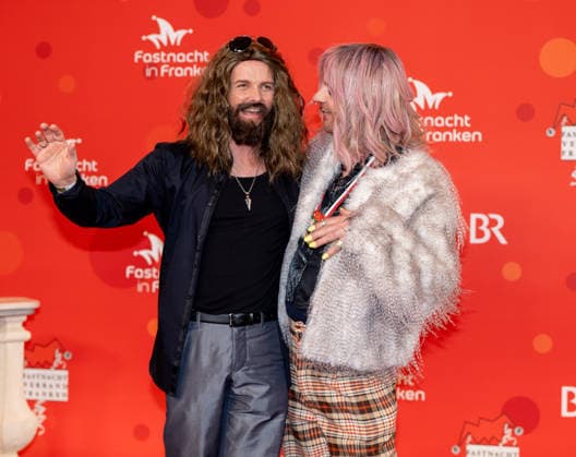 Im Bild: v.li. Der stellvertretende BR-Chefredakteur Christian Daubner als Tom Kaulitz und der BR-Chefredakteur Christian Nitsche als Bill Kaulitz Veitshoechheim, Mainfrankensaele, 06.02.2026, Fastnacht in Franken 2026 Copyright: HMBxMedia xJulienxBecker
