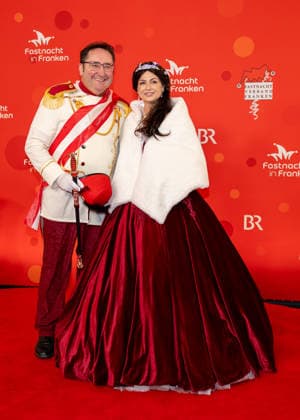 Im Bild: v.li. Staatssekretaer fuer Wirtschaft Landesentwicklung und Energie, Tobias Gotthardt und seine Begleiterin Veitshoechheim, Mainfrankensaele, 06.02.2026, Fastnacht in Franken 2026 Copyright: HMBxMedia xJulienxBecker