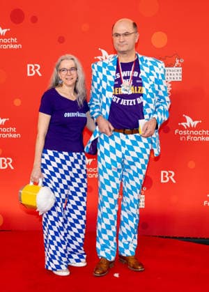 Im Bild: v.li. Ehefrau Evelyne und der bayerische Finanz- und Heimatminister Albert Fueracker (CSU) Veitshoechheim, Mainfrankensaele, 06.02.2026, Fastnacht in Franken 2026 Copyright: HMBxMedia xJulienxBecker