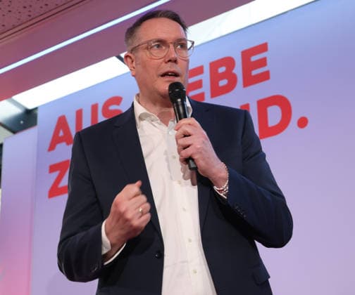Ministerpraesident Alexander Schweitzer SPD im Wahlkampf 07.02.2026, Germany,Rheinland-Pfalz, Andernach, Ministerpraesident Alexander Schweitzer SPD im Wahlkampf,Einstein Sky Lounge, mit Rede zur Aufgabe eines Miniserpräsidenten Andernach Rheinland Pfalz Germany *** Ministerpraesident Alexander Schweitzer SPD im Wahlkampf 07 02 2026, Germany,Rheinland Pfalz, Andernach, Ministerpraesident Alexander Schweitzer SPD im Wahlkampf,Einstein Sky Lounge, mit Rede zur Aufgabe eines Miniserpräsidenten Andernach Rheinland Pfalz Germany