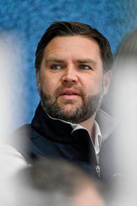 LKS 20260207 US Vice President J.D. Vance attends the women s Ice Hockey Preliminary Round Group A match USA - Finland during the Milano Cortina Winter Olympics at the Milano Rho Arena on February 7, 2026. - EMMI KORHONEN Milano Italy  Copyright: xEmmixKorhonenx GSx5yFJysNY