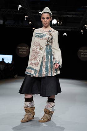 Modad catwalk during Madrid Fashion Week in Madrid - 07 Feb 2026 A model walks the runway in a design by designer CSDMM at the Momad catwalk during the Madrid Fashion Week at Ifema. Madrid Spain Copyright: xAtilanoxGarciax xSOPAxImagesx photos04493