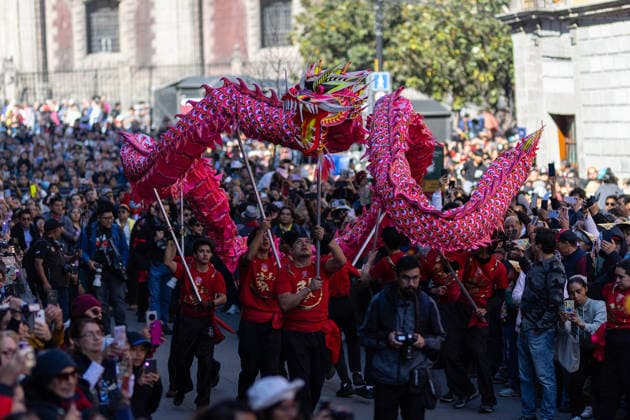 Chinese New Year celebrations in Mexico City MEXICO CITY, MEXICO - FEBRUARY 07: Dragon dancers take part in a parade as spectators watch, during Chinese New Year celebrations through the streets of the city center, in Mexico City, Mexico on February 07, 2026. Dozens of dragon and lion dancers paraded close to spectators in Mexico City s center, marking the start of Chinese New Year celebrations, the Year of the Horse. Daniel Cardenas Anadolu Mexico City Mexico. Editorial use only. Please get in touch for any other usage.  Copyright: x2026xAnadoluxDanielxCardenasx