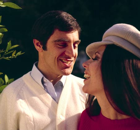 RECORD DATE NOT STATED 2749-11 ANTHONY NEWLEY WITH HIS WIFE, JOAN COLLINS, 1966 EDITORIAL USE ONLY  Copyright: x