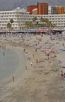 Playa de la Pinta, Costa Adeje, Teneriffa, strand, badestrand, sandstrand, küste, atlentik, urlaub, tourismus, menschen, badegäste Playa de la Pinta, Costa Adeje, Tenerife, beach, sandy beach, coast, atlentik, vacation, tourism, people, bathers Copyright: imageBROKER VolkerxRauch ibxiqx16346242.jpg