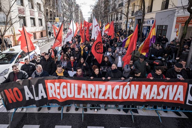 Rally against the regularization measures for migrants approved by the Government Rally in protest against the regularization of migrants approved by the central government, on February 8, 2026, in Madrid Spain The mobilization has been organized by Frente Obrero under the slogan No to mass regularization Yes to remigration 08 FEBRUARY 2026 MANIFESTATION Diego Radamé Madrid Madrid Madrid Spain  Copyright: xDiegoxRadamÃ sx 7274038