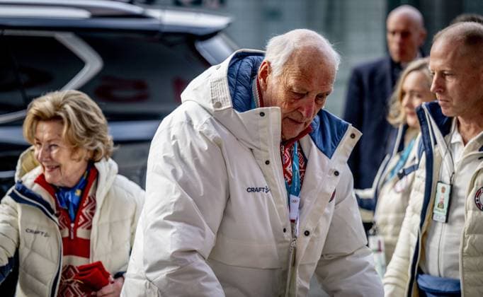 MILAN - King Harald and Queen Sonja of Norway visit the men s 5000 meters Milano Speed Skating Stadium during the Milan Cortina 2026 Winter Olympics. ROBIN UTRECHT ANP netherlands out - belgium out  Copyright: xx x550036622x originalFilename: 550036622.jpg