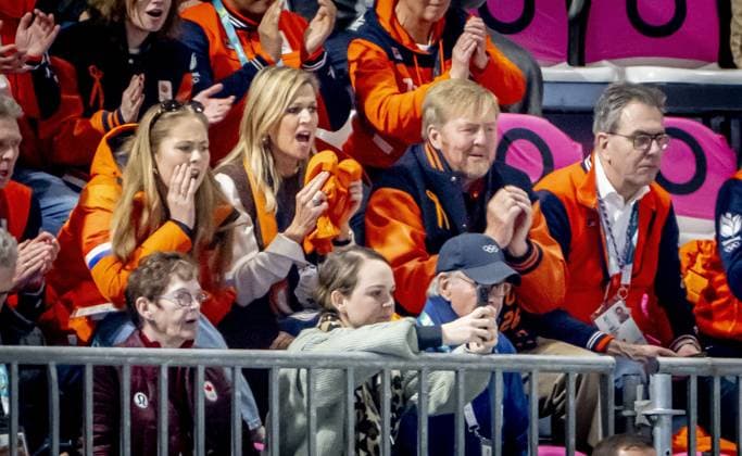 MILAN - Queen Maxima, Princess Amalia, and King Willem-Alexander in the men s 5,000-meter speed skating final at the Milan Speed Skating Stadium, Milan Cortina 2026 Olympic Winter Games. ROBIN UTRECHT ANP netherlands out - belgium out  Copyright: xx x550040666x originalFilename: 550040666.jpg