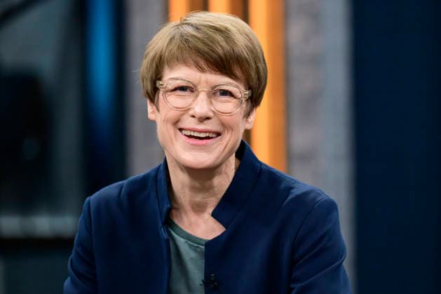 In the picture, from left: Veronika Grimm (economist and member of the German Council of Economic Experts), GER, Berlin, studio, guest on Caren Miosga s political talk show, TV, format, with presenter, Das Erste, from Adlershof at Studio 20, topic: Is Trump a role model for Germany, Mr. Chrupalla? February 8, 2026 *** In the picture, from left Veronika Grimm economist and member of the German Council of Economic Experts , GER, Berlin, studio, guest on Caren Miosga s political talk show, TV, format, with presenter, Das Erste, from Adlershof at Studio 20, topic Is Trump a role model for Germany, Mr Chrupalla February 8, 2026 Copyright: HMBxMedia UwexKoch