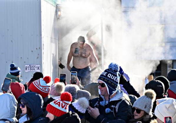 February 8, 2026, Quebec, Pq, Canada: A snow bather walks out of the heated caravan to participate at the annual snow bath at the Quebec winter carnival in Quebec City Sunday, Feb. 8, 2026. Quebec Canada  - ZUMAc35_ 20260208_zaf_c35_215 Copyright: xJacquesxBoissinotx
