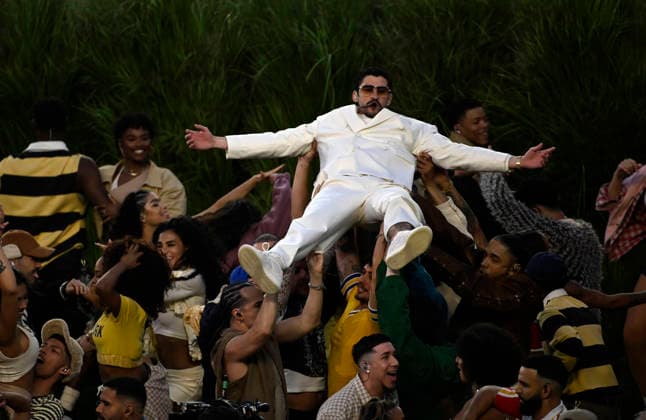 February 8, 2026, Santa Clara, California, USA: BAD BUNNY Super Bowl halftime show during the NFL Super Bowl 60 LX football game between the New England Patriots and the Seattle Seahawks in Santa Clara. Santa Clara USA  - ZUMAc04_ 20260208_faf_c04_116 Copyright: xCharlesxBausx