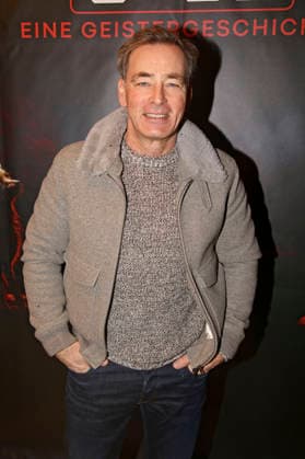 Jan Sosniok bei der Premiere des Theaterstücks 2:22 - Eine Geistergeschichte in der Komödie am Kurfürstendamm im Ernst-Reuter-Saal. Berlin, 08.02.2026