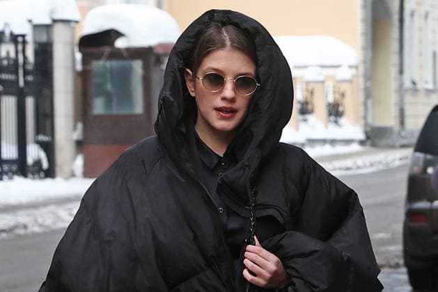 RUSSIA, MOSCOW - FEBRUARY 9, 2026: Actress Anna Chipovskaya arrives for a farewell ceremony for her actress mother Olga Chipovskaya at the Vakhtangov State Academic Theatre Moscow Russia  - ZUMAt113 20260209_zaa_t113_007 Copyright: xSofyaxSandurskayax