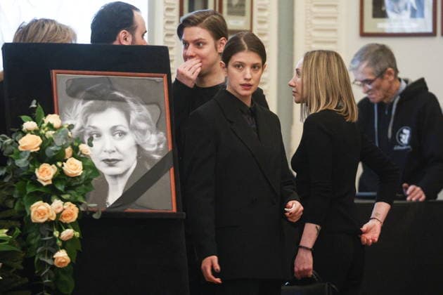 RUSSIA, MOSCOW - FEBRUARY 9, 2026: Actors Anna Chipovskaya (L front) and Pavel Tabakov (C back) attend a farewell ceremony for actress Olga Chipovskaya in the Great Portrait Foyer of the Vakhtangov State Academic Theatre. Chipovskaya passed away on February 4 at the age of 67 Moscow Russia  - ZUMAt113 20260209_zaa_t113_030 Copyright: xSofyaxSandurskayax