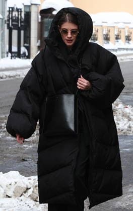 RUSSIA, MOSCOW - FEBRUARY 9, 2026: Actress Anna Chipovskaya arrives for a farewell ceremony for her actress mother Olga Chipovskaya at the Vakhtangov State Academic Theatre. Chipovskaya passed away on February 4 at the age of 67 Moscow Russia  - ZUMAt113 20260209_zaa_t113_033 Copyright: xSofyaxSandurskayax