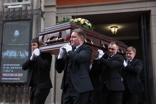 RUSSIA, MOSCOW - FEBRUARY 9, 2026: Pallbearers emerge after a farewell ceremony for actress Olga Chipovskaya at the Vakhtangov State Academic Theatre. Chipovskaya passed away on February 4 at the age of 67 Moscow Russia  - ZUMAt113 20260209_zaa_t113_102 Copyright: xSofyaxSandurskayax