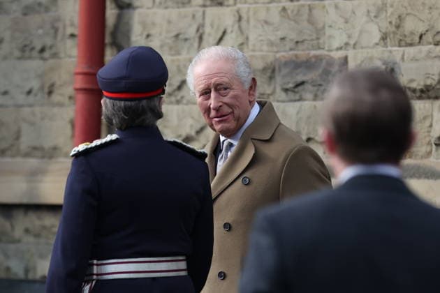 Image Licensed to Parsons Media. 09 02 2026. Clitheroe, United Kingdom. The King visits Lancashire. Clitheroe Train Station. His Majesty King Charles III greets members of the public as he arrives at Clitheroe Train Statoun for a day of visits in Lancashire.  Copyright: xRyanxJenkinsonx xParsonsxMediax PAR-9184-0008