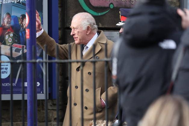 Image Licensed to Parsons Media. 09 02 2026. Clitheroe, United Kingdom. The King visits Lancashire. Clitheroe Train Station. His Majesty King Charles III greets members of the public as he arrives at Clitheroe Train Statoun for a day of visits in Lancashire.  Copyright: xRyanxJenkinsonx xParsonsxMediax PAR-9184-0009