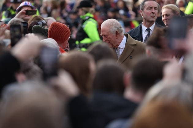 Image Licensed to Parsons Media. 09 02 2026. Clitheroe, United Kingdom. The King visits Lancashire. Clitheroe Train Station. His Majesty King Charles III greets members of the public as he arrives at Clitheroe Train Statoun for a day of visits in Lancashire.  Copyright: xRyanxJenkinsonx xParsonsxMediax PAR-9184-0014