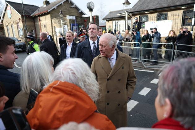 Image Licensed to Parsons Media. 09 02 2026. Clitheroe, United Kingdom. The King visits Lancashire. Clitheroe Train Station. His Majesty King Charles III greets members of the public as he arrives at Clitheroe Train Statoun for a day of visits in Lancashire.  Copyright: xRyanxJenkinsonx xParsonsxMediax PAR-9184-0036