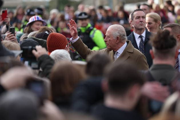 Image Licensed to Parsons Media. 09 02 2026. Clitheroe, United Kingdom. The King visits Lancashire. Clitheroe Train Station. His Majesty King Charles III greets members of the public as he arrives at Clitheroe Train Statoun for a day of visits in Lancashire.  Copyright: xRyanxJenkinsonx xParsonsxMediax PAR-9184-0064