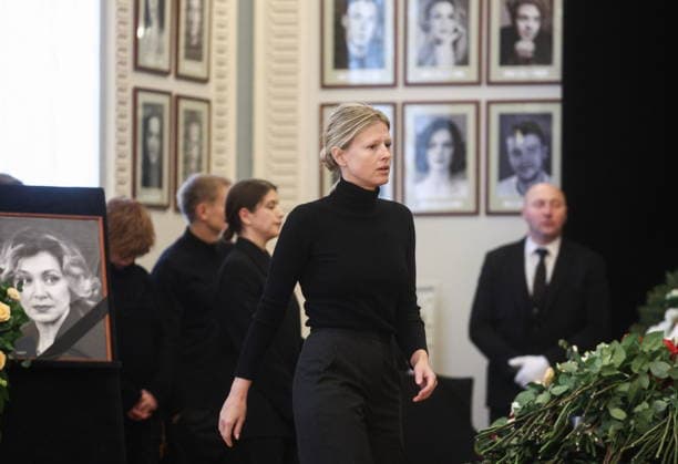 RUSSIA, MOSCOW - FEBRUARY 9, 2026: Sofya Ernst attends a farewell ceremony for fellow actress Olga Chipovskaya in the Great Portrait Foyer of the Vakhtangov State Academic Theatre. Chipovskaya passed away on February 4 at the age of 67 Moscow Russia  - ZUMAt113 20260209_zaa_t113_122 Copyright: xSofyaxSandurskayax