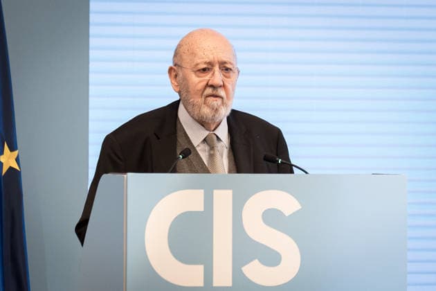The King presents the National Sociology and Political Science Award 2025 The President of the CIS, José Tezanos, during the presentation of the National Sociology and Political Science Award 2025 to the Professor of Sociology at the University of Valencia, Capitolina Díaz Martínez, in the Royal Collections Gallery of the Royal Palace of Madrid, on February 9, 2026, in Madrid Spain The prize is awarded in recognition of the academic, scientific and professional contribution and career in the field of Sociology or Political Science 09 FEBRUARY 2026 Diego Radamé Spain  Copyright: xDiegoxRadamÃ sx 7276549