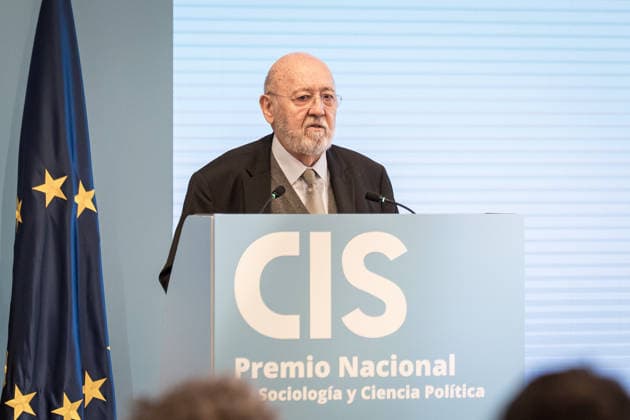 The King presents the National Sociology and Political Science Award 2025 The President of the CIS, José Tezanos, during the presentation of the National Sociology and Political Science Award 2025 to the Professor of Sociology at the University of Valencia, Capitolina Díaz Martínez, in the Royal Collections Gallery of the Royal Palace of Madrid, on February 9, 2026, in Madrid Spain The prize is awarded in recognition of the academic, scientific and professional contribution and career in the field of Sociology or Political Science 09 FEBRUARY 2026 Diego Radamé Spain  Copyright: xDiegoxRadamÃ sx 7276550