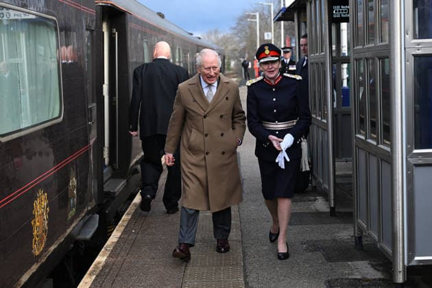 . 09 02 2026. Clitheroe, United Kingdom. King Charles III disembarks from the Royal Train for a visit to Clitheroe in Lancashire, United Kingdom.  xPoolx xi-Imagesx IIM-26557-0009